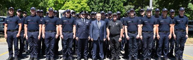 PROMOCIJA NOVE KLASE MLADIH VATROGASACA-SPASILACA: Dačić im poručio da predstavljaju državu, da budu hrabri, odgovorni i dostojni uniforme koju nose! (FOTO)
