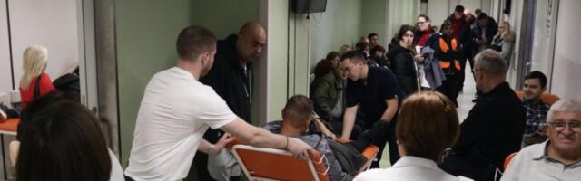 MUŠKARAC PRIMLJEN BEZ SVESTI! U toku dijagnostika teško povređenog čoveka koga je u Železniku pregazio njegov kombi!