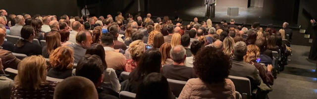 Патријарх Порфирије поздравио публику пред добротворну монодраму Ненада Јездића