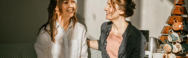 Zašto stalno tražimo tuđe mišljenje i odluku: Psihologija objašnjava kako nas kritika iz detinjstva oblikuje