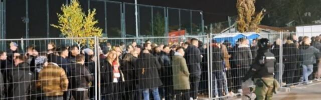 INVAZIJA NAVIJAČA ISPRED "MARAKANE": Kilometarska kolona čeka da uđe na stadion! (FOTO GALERIJA)