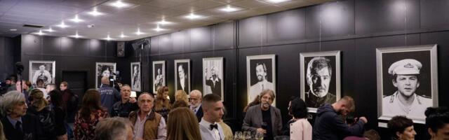 Odigrana novogodišnja predstava za decu iz hraniteljskih porodica u Teatru Vuk