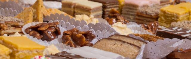 Kolači će biti sveži i ukusni danima: Sačuvajte ih od propadanja nakon slavlja - evo šta treba da uradite