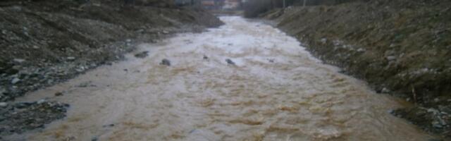 EKIPE SRBIJAVODE CELE NOĆI NA TERENU: Uvedena vanredna odbrana od poplava na Južnoj Moravi kod Vranja i Timoku kod Zaječara