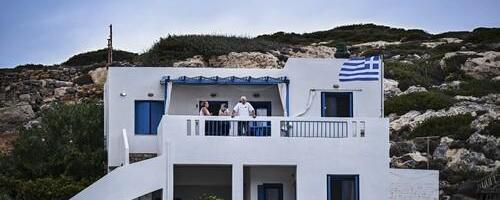 Na ovom ostrvu postoji samo jedna kafana: Sve se doprema brodovima, a nekad su se tu proterivali neposlušni