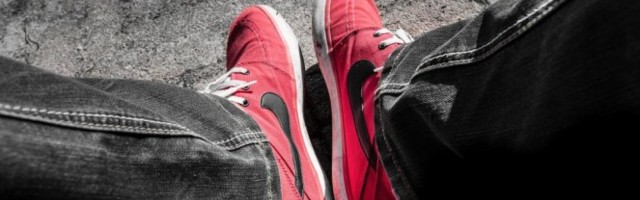 "MUŠKARCI U CRVENIM CIPELAMA"! Prvi put u Italiji stali na stranu žena!