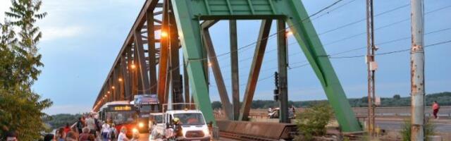 DEČAK SA BICIKLA PAO POD AUTO?! Novi detalji teške nesreće na Pančevcu, OGLASILO SE TUŽILAŠTVO!