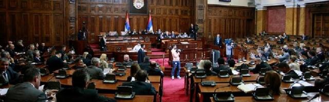 Prodavac magle umesto Dačića zakazuje Skupštinu