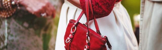 OVO ODMAH IZBACITE IZ SVOJE TORBE! Svi ih nosimo i čuvamo, a privlači SIROMAŠTVO!