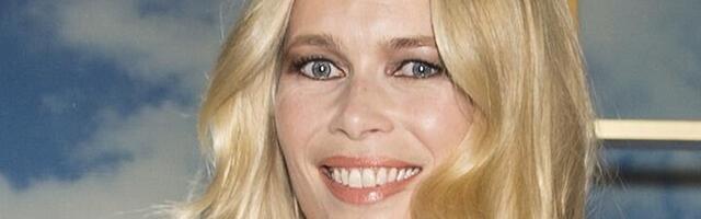 Fatalna Klaudija i dalje žari i pali! Vreme kao da joj je stalo - skinula se u bikini, pa zaludela fanove (VIDEO)