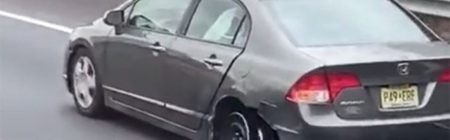 Žena za volanom: Vozi autoputem BEZ GUME! (VIDEO)