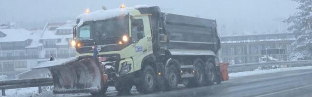 MEĆAVA NAPRAVILA HAOS U OVOM DELU SRBIJE! Na snazi zabrana saobraćaja za kamione: Na terenu 12 ekipa, putevi se čiste po prioritetima (FOTO)