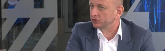 &quot;U PRAVU SU BLOKADERI, VUČIĆU TREBA ZABRANITI IZLAZAK NA IZBORE&quot; Knežević: Osvoji čovek 60% glasova ka da igra fircik ispred prodavnice (FOTO)