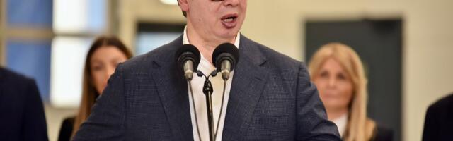 Vučić nastavio posetu Nišu obilaskom kasarne "Mija Stanimirović"