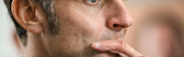 Makron zatražio od Fejsbuka da ukloni AI video o navodnom vojnom puču