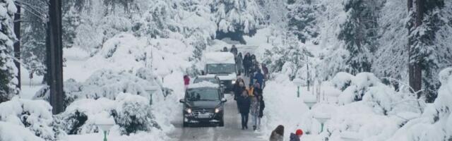 ZIMSKA APOKALIPSA! Sneg u ovom delu Rusije napadao DO ČETVRTOG SPRATA ZGRADE, sve je zavejano - POTPUNI HAOS! (VIDEO)