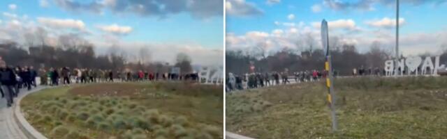 Radnici na ulici, mašine stoje: Štrajk u fabrici u KG (VIDEO)