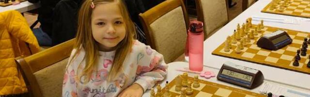 MALA KALINA, ČUDO OD DETETA! Osmogodišnja devojčica pokorila Srbiju i sada juriša na svetsku šahovsku elitu! (FOTO)