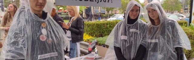 „Srbija pobeđuje“ kao loš vic