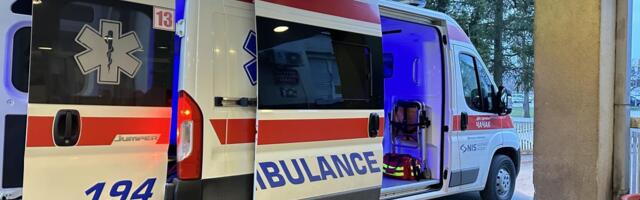 JAK UDES U MLADENOVCU, MEĐU POVREĐENIMA I DECA Sudarila se dva automobila