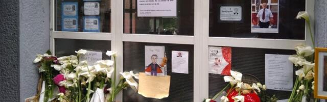 Skup roditelja ispred OŠ "Vladislav Ribnikar"