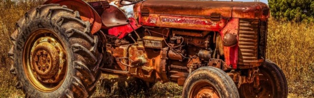 Tragedija kod Smederevske Palanke: Dečak (12) poginuo prilikom prevrtanja traktora