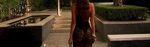 Nedavno došla u Atinu samo zbog Đokovića, sada je najlepša tensierka sveta "zagrmela" u tanga kupaćem