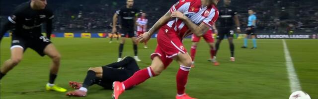 Ovo je retko ko primetio: "Ranjeni" Arnautović provukao kroz noge rivalu, pa se nasmejao usred tog poteza!