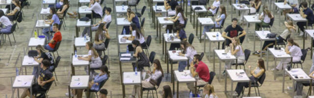 Проблем политике и образовања у Србији