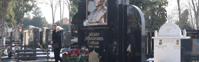 Ceca stigla na pomen Arkanu - Njih dvoje se ne odvajaju od nje (FOTO)