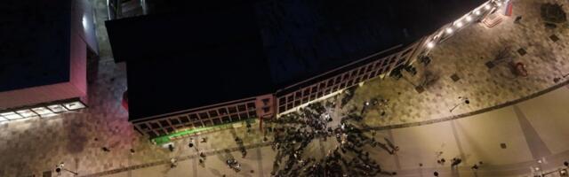 Narode, zašto im neko ne kaže da su pukli?! Pogledajte koliko se blokadera večeras okupilo u Čačku - tugica (FOTO/VIDEO)