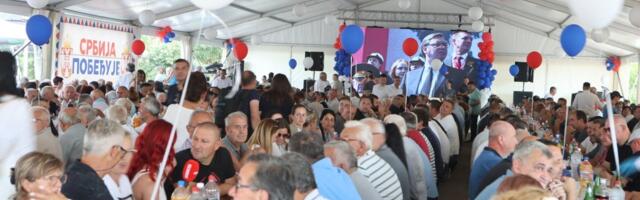 Oplanići čekaju Vučića! Nema gde da padne igla - ovako narod podržava SNS! (FOTO/VIDEO)