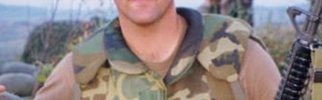 Dobio je medalju od Klintona za svoja "dela" na Kosovu! (FOTO)