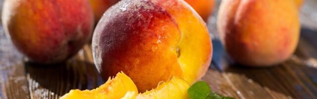 Bakin trik zlata vredan! Evo kako da vam breskve sazre PREKO NOĆI (VIDEO)