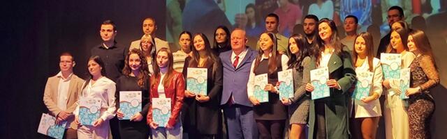 292 đaka i studenata dobilo Svetosavske nagrade od grada Leskovca, Anđela Stojković i ponudu za posao u gradonačelnikovom kabinetu