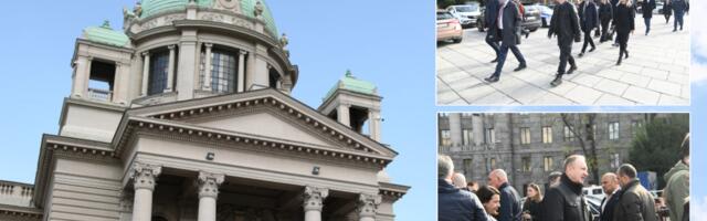 (VIDEO) Trulo do koske: Blokaderi i opozicija u totalnom ratu nakon divljačkog pohoda na šatore