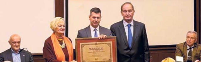 Кардиохирург др Богдан Окиљевић добитник Награде „Капетан Миша Анастасијевић”