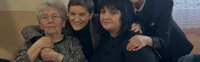 TOLIKO SAM SREĆNA ŠTO SAM UPOZNALA OVE JAKE ŽENE! Brnabićeva u selu Rgošte: Vi ste ti koji ste zaslužni za sve uspehe koje Srbija postiže!