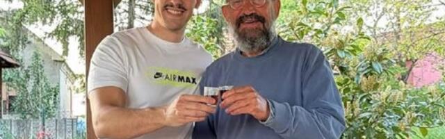 Slavlje u domu Bake Praseta: Jutjuber pozirao sa ocem sveštenikom, a čestitke samo pristižu