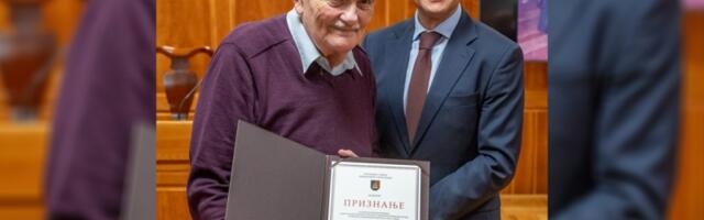Akademik Gutman dobio od kragujevačkog Univerziteta priznanje za izuzetan naučni doprinos i međunarodno priznate rezultate (FOTO)