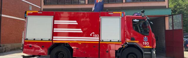 STIGLO POJAČANJE ZA VATROGASCE U BAJINOJ BAŠTI! Novo vozilo, koje ima cisternu u koju staje 7.000 litara vode, spremno za najteže intervencije (FOTO)