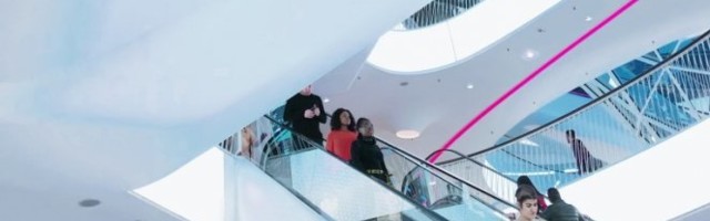 MISTERIOZNI TRŽNI CENTAR, DA LI JE OVO MESTO UKLETO?! Ljudi iz čistog mira padaju kao pokošeni!