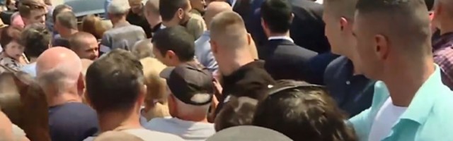 "Vučić doprinosi širenju zaraze"