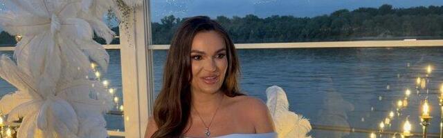 OBUSTAVILA SVE NASTUPE ZBOG SAVETA LEKARA! Tamara Milutinović pokazala trudnički stomak, pa otkrila zašto do daljnjeg neće pevati!