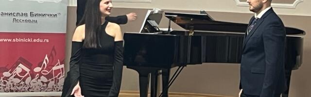 Duet Milena Damnjanović i Nikola Mikić oduševio Leskovčane operskim arijama (video)