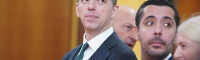 Marko Đurić ponovo viri s prozora (FOTO)