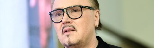 "Hteo sam da je zaposlim, sve sam sam obavljao" Knez se razveo jer žena nije htela da mu kuva, danas se besprekorno slaže sa ovom PLAVUŠOM (FOTO)