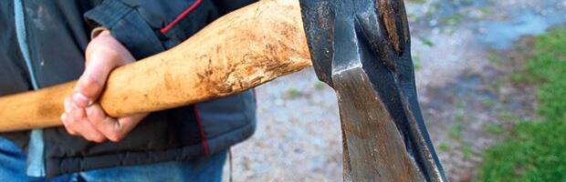 NAPAD SEKIROM U ZVORNIKU! Prijava Policijskoj stanici Kozluk, dežurni tužilac Okružnog javnog tužilaštva u Bijeljini zatražio dostavljanje izveštaja