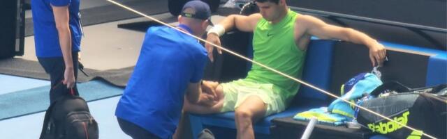 Užas za Alkaraza na AO, povredio se nadomak plasmana u finale, Zverev urlao na Srpkinju: "Ne mogu da verujem"