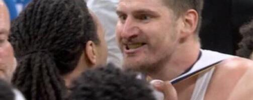 "AKO STE GLEDALI UTAKMICU PAŽLJIVO..." Trener Oklahome BRANI svoje igrače posle SRAMOTNIH poteza i napada na Jokića: Na jedno pitanje NIJE ŽELEO DA ODGOVORI!